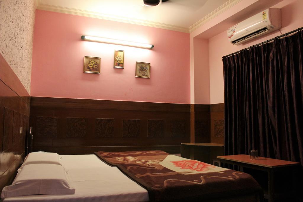 Hotel Ajay International *