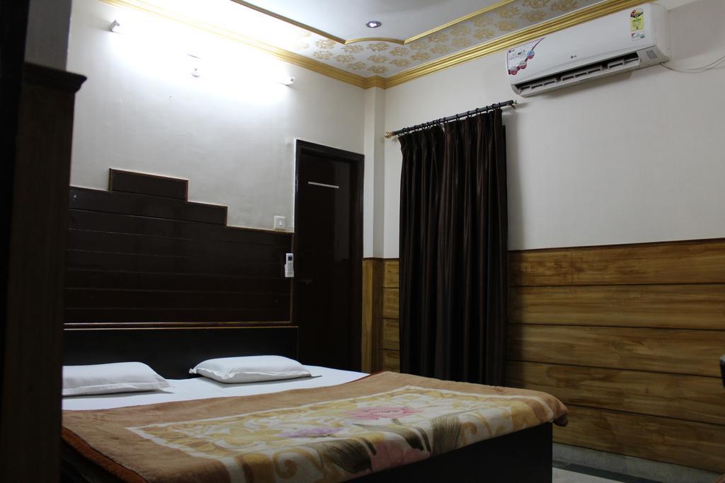 Hotel Ajay International *