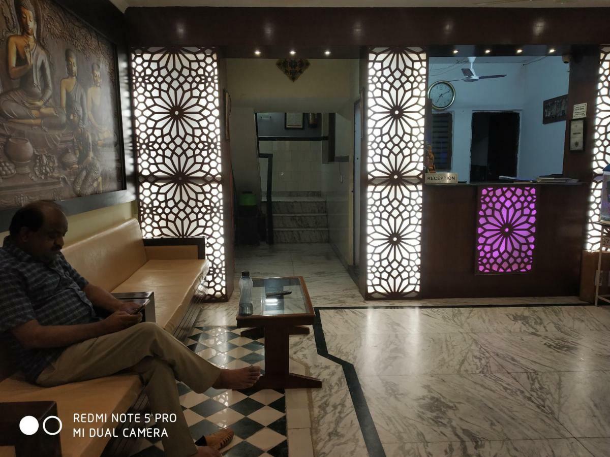 Ajay International Hotel *